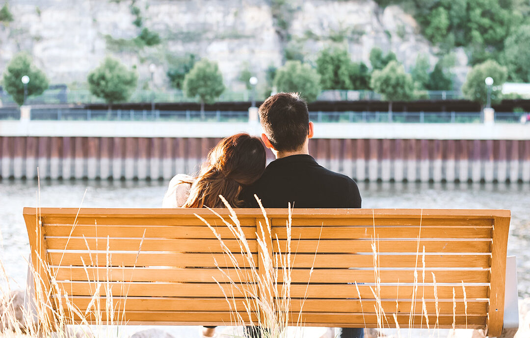 Eerste date? Dit is hoe je ongemakkelijke stiltes kunt vermijden (thank us later)