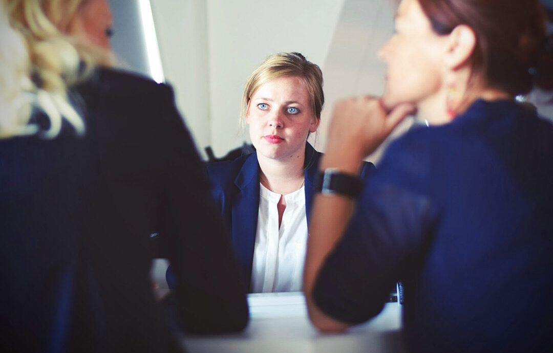 Hoe voorkom je ongemakkelijke stiltes tijdens een gesprek