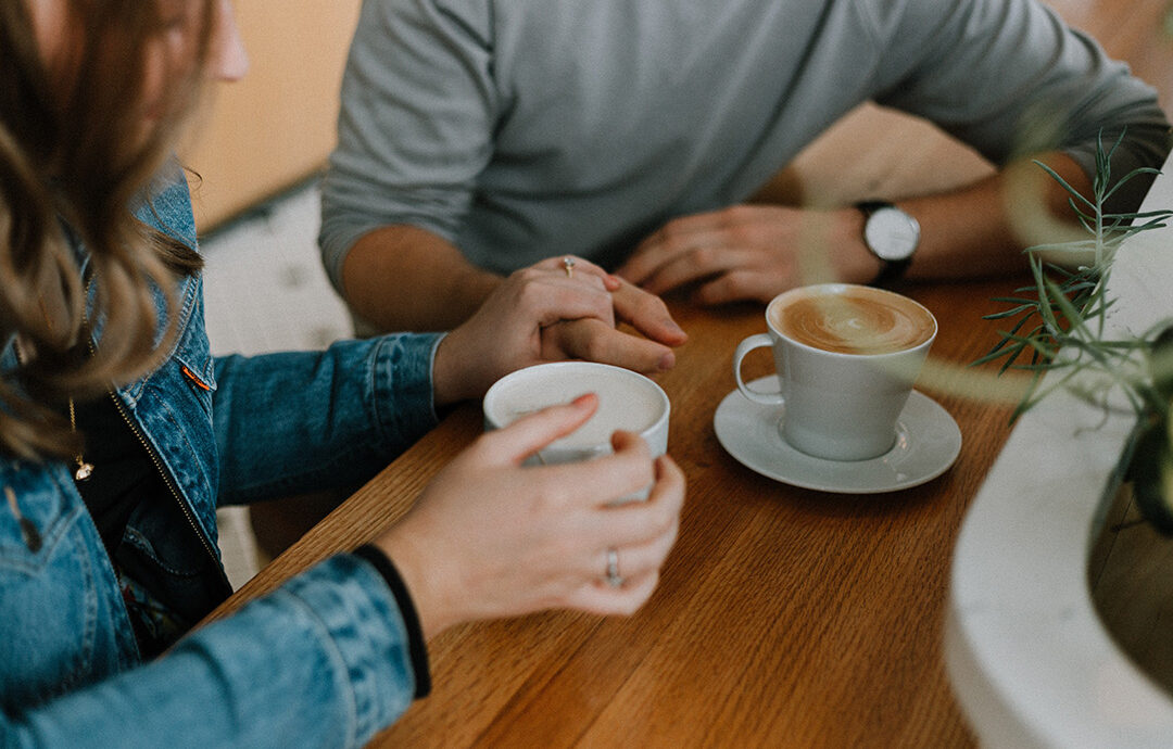 Ongemakkelijke stilte voorkomen op date? 21 tips om ermee om te gaan